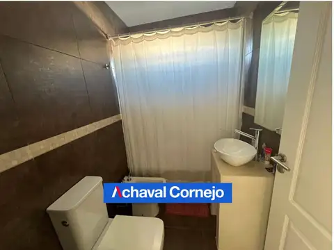 Casa en Alquiler con 2 cocheras