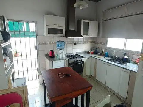CASA ESTILO AMERICANA DE 3 AMBIENTES EN VENTA EN CASTELAR