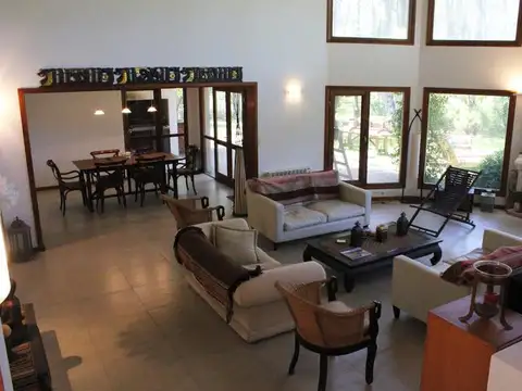 Casa 7 ambientes con 5 baños
