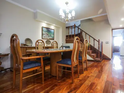 Casa 5 ambientes con 2 baños