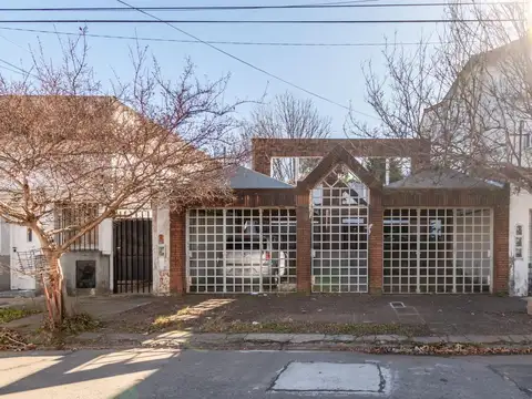 Casa con jardín y piscina • Venta • Florida