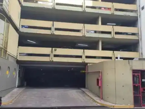 Venta Cochera Hipólita Yrigoyen al 900 Monserrat