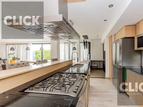 Casa en Venta con 4 cocheras