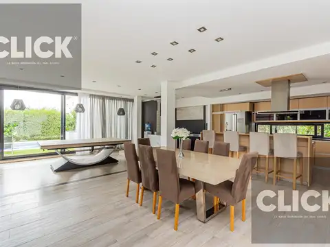 Casa 5 ambientes en venta en Barrio Lagos de Canning I con Jardín y Pileta