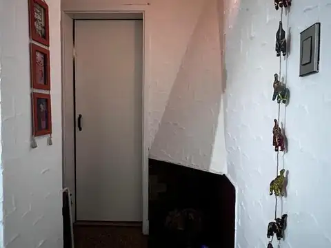 Casa 4 ambientes con cochera cubierta p/ 2 autos
