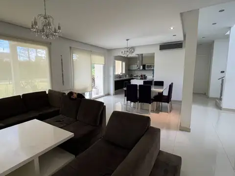 Casa en Alquiler en Septiembre, USD 2.200