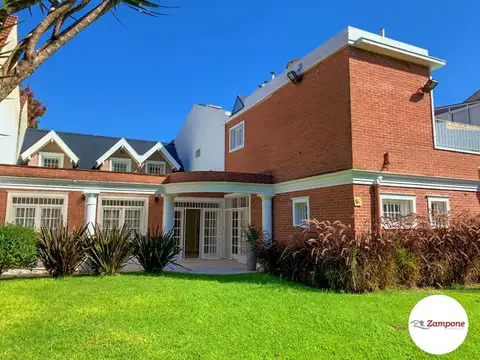 DOBLE LOTE! Espectacular Casa c/jardin y pileta - Olivos