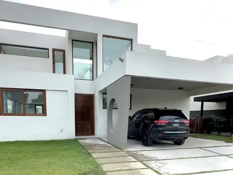 Casa en Venta con 6 cocheras
