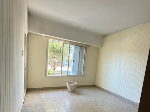 VENTA CASA A DOS CUADRAS DE LA PLAZA EN PILAR