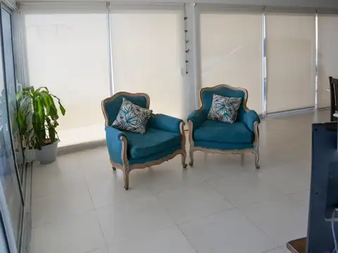 Casa en Venta con 4 cocheras