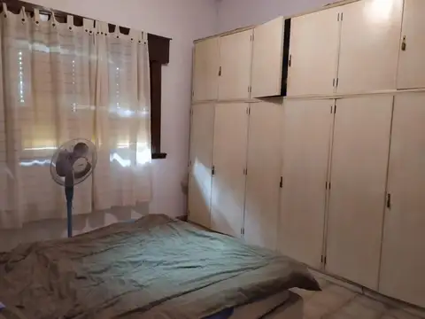 Casa 6 ambientes con 2 baños