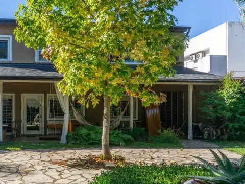 VENTA DE PH TIPO CASA CON COCHERA, PARQUE Y PILETA
