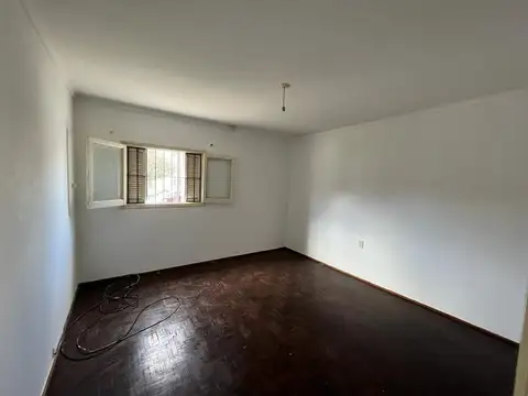 SE VENDE CASA 2 DOR COCHE Y PATIO EN LAVALLE 5100