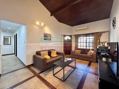 Casa en Venta con 4 cocheras