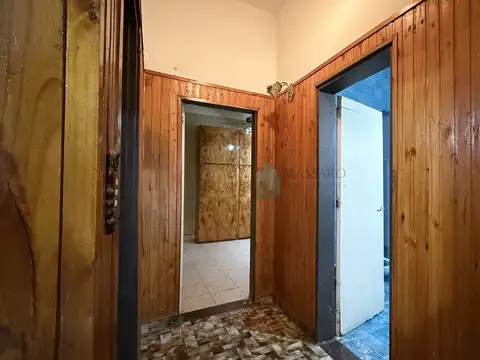 Casa 6 ambientes con 2 baños