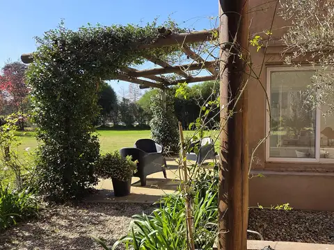 Casa en Venta con 4 cocheras