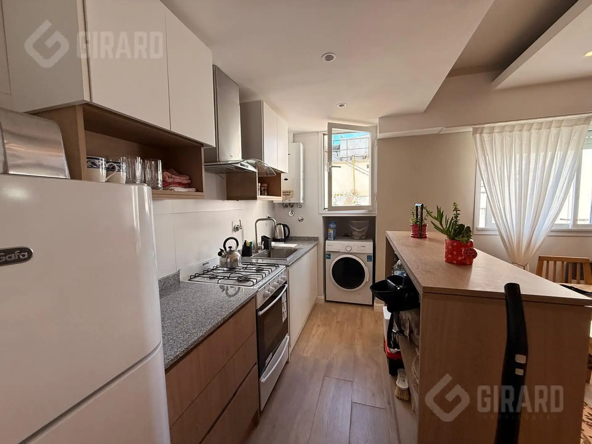Departamento 3 ambientes reciclado en venta, zona centro
