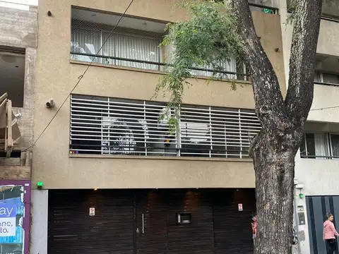 Alquiler Excelente 2Amb frente con  Balcón y Cochera