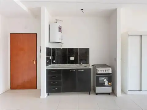 Depto 2 amb fte sobre Av Rivadavia 2 cuadras estación Liniers