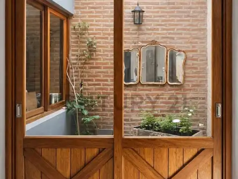 CASA EN VENTA EN GONNET DE 3 DORMITORIOS