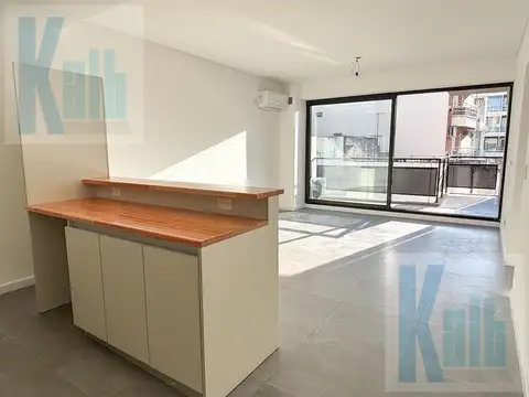 Semipiso 2 ambientes con balcón y espacio propio en terraza en Barrio Norte en alquiler