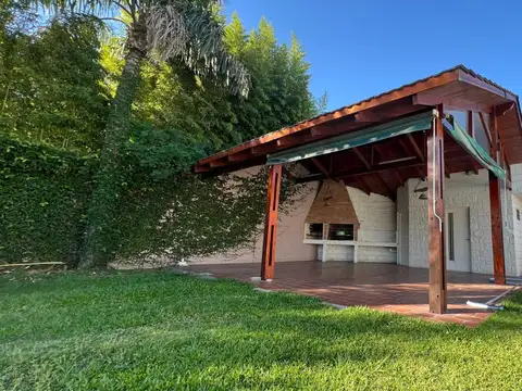 Casa de Categoria 3 dormitorios B° Marquez de Sobremonte