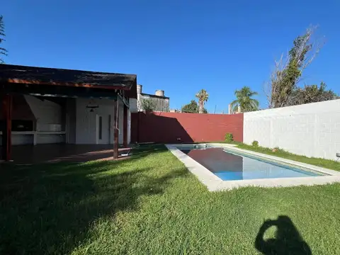 Casa 4 ambientes con 3 baños