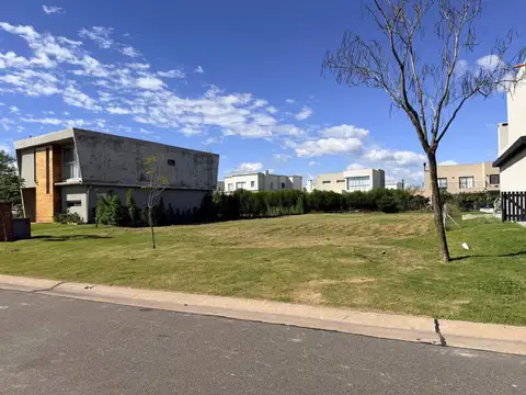 Venta de Terreno en Barrio Los Ceibos - Puertos