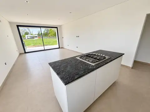Casa 5 ambientes con 4 baños