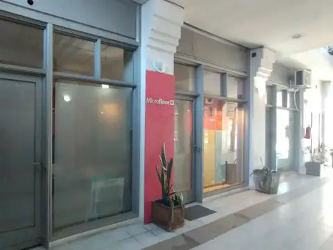 Local en Alquiler en Alberdi, $ 400.000