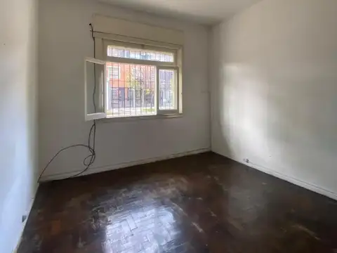 GRAN PH EN LANTA BAJA SIN EXPENSAS- AL FRENTE -3 AMB CON LIVING PEQUEÑO- 49M2- MUY LUMINOSO -C/ PATIO/LAVADERO