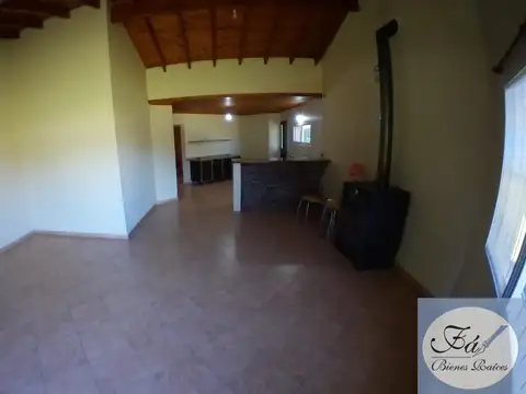 Casa 4 ambientes con 2 baños