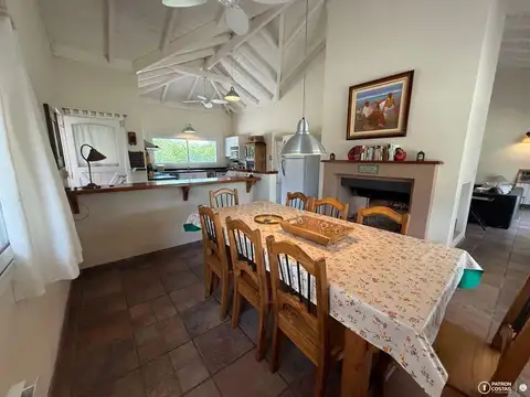 Casa 8 ambientes con 4 baños