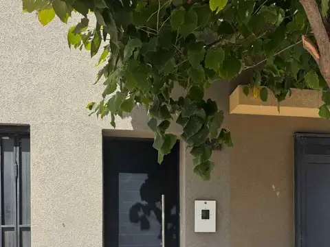 Se alquila Planta Alta Amoblada
