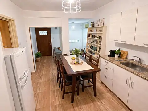 Venta de Casa 6 Ambientes con Cochera en Parque Avellaneda