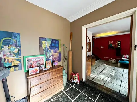RETASADA  Venta de Casa 6 Ambientes con Cochera en Parque Avellaneda