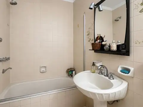 Casa 6 ambientes con 2 baños