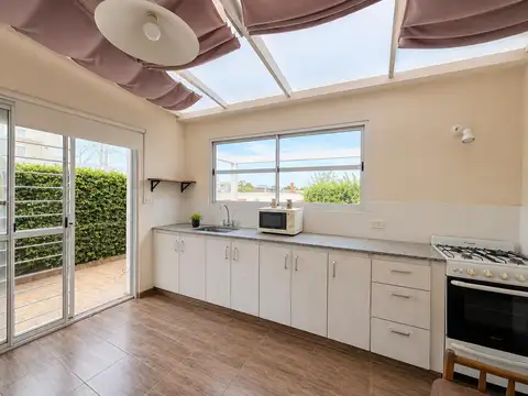 RETASADA  Venta de Casa 6 Ambientes con Cochera en Parque Avellaneda