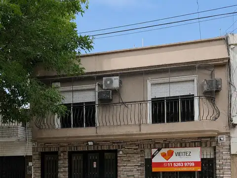 RETASADA!! Venta de Casa 6 Ambientes con Cochera en Parque Avellaneda