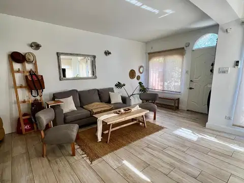 Depto Tipo Casa 4 ambientes con 2 baños