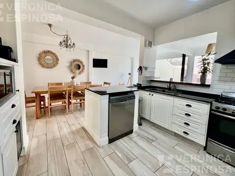 Depto Tipo Casa en Venta con 2 cocheras