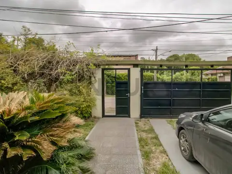 Casa en Venta con 2 cocheras