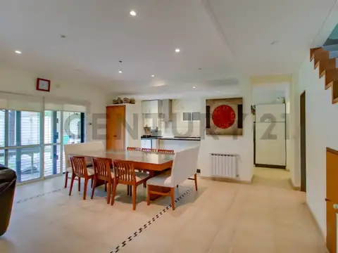 Casa de 4 dormitorios con parque, piscina y galería en Villa Elisa – La Plata
