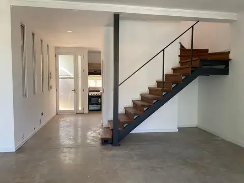 Casa en Alquiler con 1 cochera