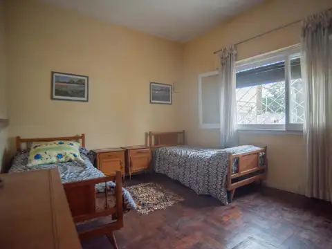 Casa 6 ambientes con 2 baños