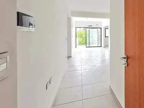 17 E/44 Y 45 , Piso 1