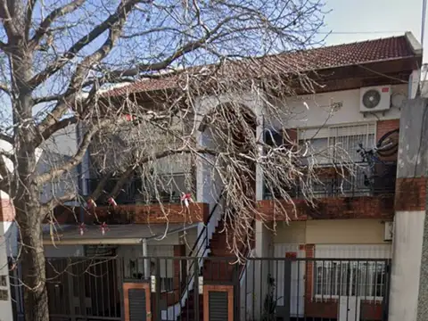 PH 2 amb. Impecable en primer piso por escalera PAQUETE FULL Sin expensas ni impuestos 