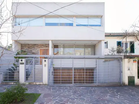 Casa en Venta con 6 cocheras