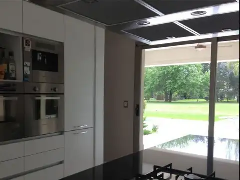 Casa en Venta con 6 cocheras