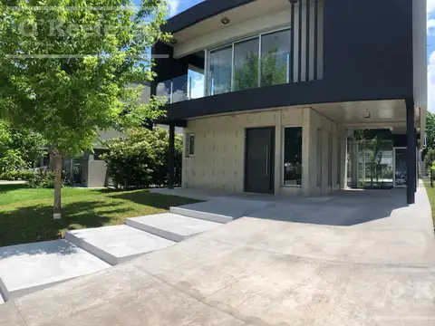 Casa en alquiler totalmente equipada de 5 ambientes en Altos de hudson II, Hudson, Berazategui